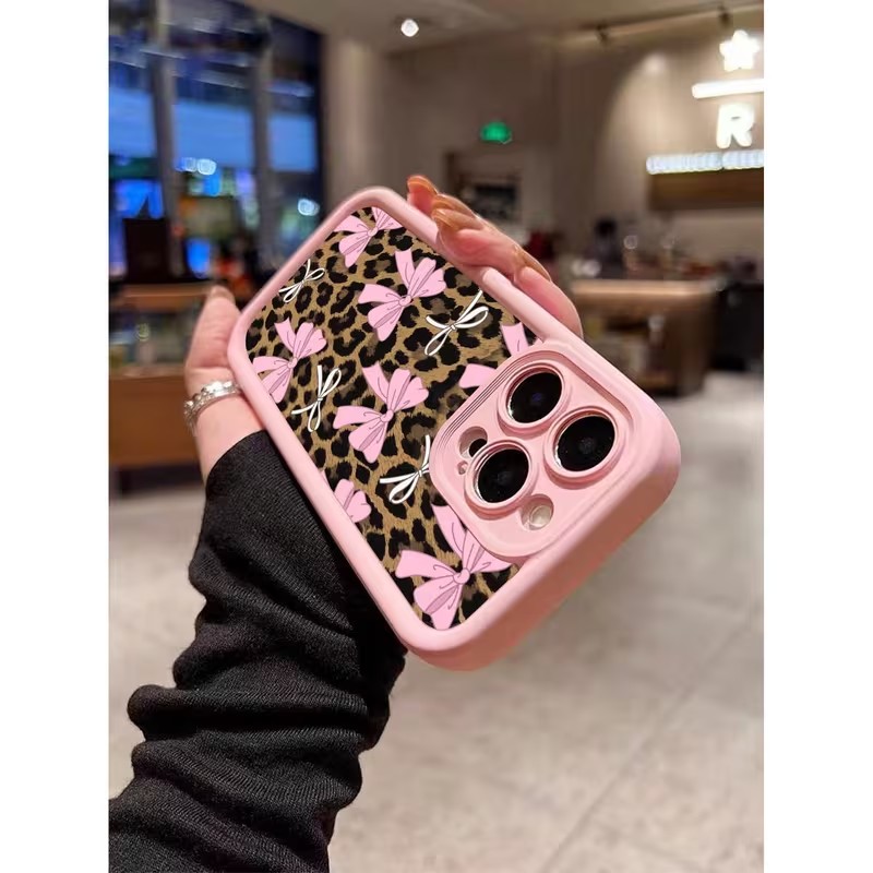 غطاء هاتف بنقشة الفهد مع فيونك - مراجعة Apple Iphone 15 Pro Max وسعره
